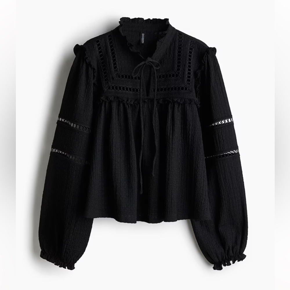 H&M Ruffle-Trimmed Blouse ✨